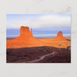 Postal Valle del Monumento al atardecer
