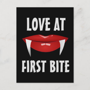 POSTAL VAMPIRE MUJER LABIOS ROJOS AMAR PRIMERO A BITE