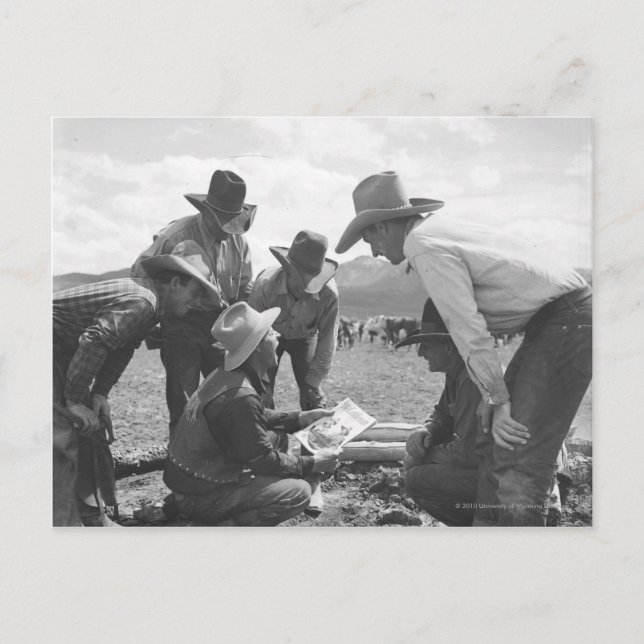 Postal Vaqueros que miran una revista (Anverso)