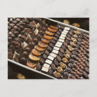 Variedad de pralinas artesanales de chocolate