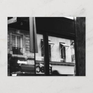 Postal Ventanas y reflexiones de la atmósfera parisina