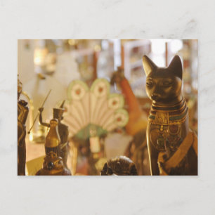 Postal Ver ventana con escultura de gato