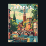 Postal Verona Italia Viaje de arte<br><div class="desc">Diseño de viaje vectorial retro de Verona. Verona es una ciudad de la región del Véneto,  en el norte de Italia,  con un casco antiguo medieval construido entre el río Adige. Es famosa por ser el escenario de "Romeo y Julieta" de Shakespeare.</div>