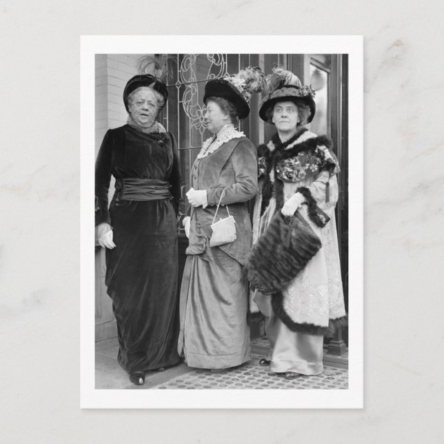 Postal Vestidos a las Nueve, 1915 (Anverso)