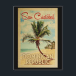 Postal Viaje de cosecha de palma de San Cristóbal<br><div class="desc">Un retro único y moderno San Cristóbal República Dominicana de mediados de siglo,  impreso en estilo vintage de viaje poster. Cuenta con una palmera curvada en una playa de arena con el océano bajo un cielo azul turbio.</div>