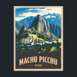 Postal Viaje de época Machu Picchu Paisaje retro Perú<br><div class="desc">Experimente las antiguas maravillas de Machu Picchu con este cautivador diseño retro inspirado en el viaje. Esta pieza,  infundida con vibraciones nostálgicas y encanto vintage,  captura el emblemático monumento peruano en una estética retro que recuerda a los afiches clásicos de viajes de antaño.</div>
