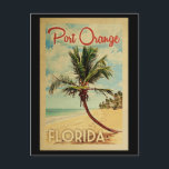 Postal Viaje de vintage de palm Tree Naranja<br><div class="desc">Un original retro de mediados de siglo,  con una moderna impresión de arte de Port Naranja Florida al estilo poster de viajes vintage. Cuenta con una palmera curvada en una playa de arena con el océano bajo un cielo azul turbio.</div>