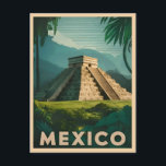 Postal Viaje retro vintage México Pirámide azteca<br><div class="desc">Sumérjase en el vibrante espíritu de México con este diseño de estilo vintage. Haciendo eco de la época dorada de los viajes,  este diseño capta la esencia de la rica cultura de México,  sus impresionantes paisajes y su colorido patrimonio.</div>