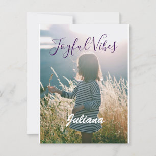 Postal Vibes alegres niños foto festividades púrpura nomb