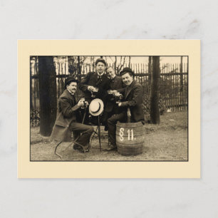 Postal Vieja foto de amigos bebedores de cerveza de los a