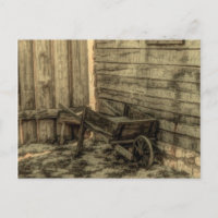 vieja granja rústica de madera con ruedas