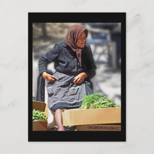 Postal Vieja griega vestida de manera tradicional (2)