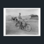 Postal Vieja motocicleta con faros de linterna<br><div class="desc">Vieja motocicleta con farolillos - fue creada en 1901.</div>