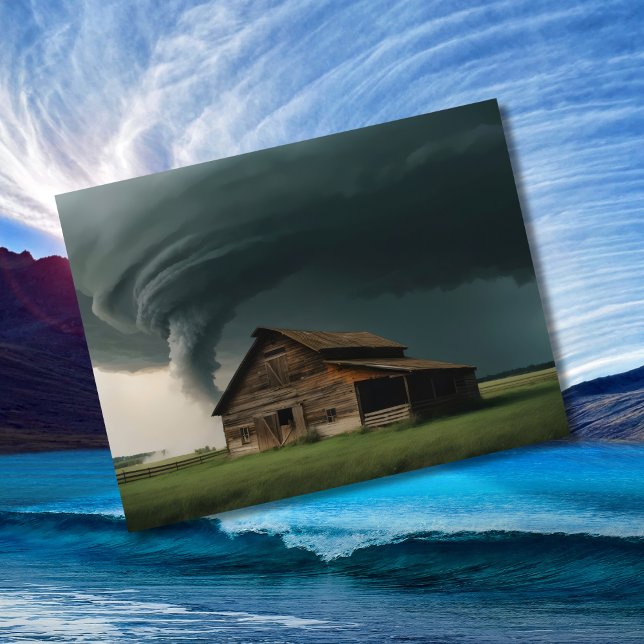 Postal viejo granero en tornado (Subido por el creador)