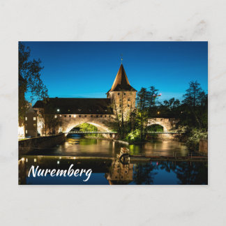 Postal Viejo puente medieval de noche en Nuremberg