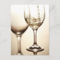 Vino Blanco Vertido En Vidrio