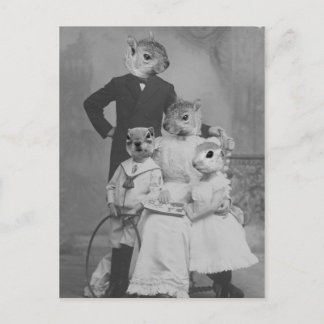 Postal Vintage Alterada Art Squirrel Family
