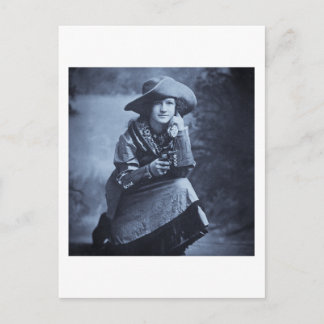 Postal Vintage Cowgirl y su tirador de seis años