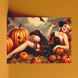 Postal Vintage Halloween Pin Up