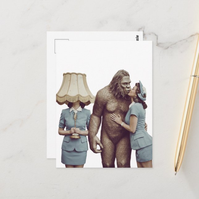 Postal Vintage Lady Kissing Sasquatch (Anverso/Reverso In Situ)