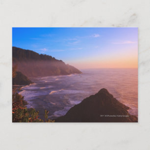 Postal Vista costera del acantilado en Oregón al atardece
