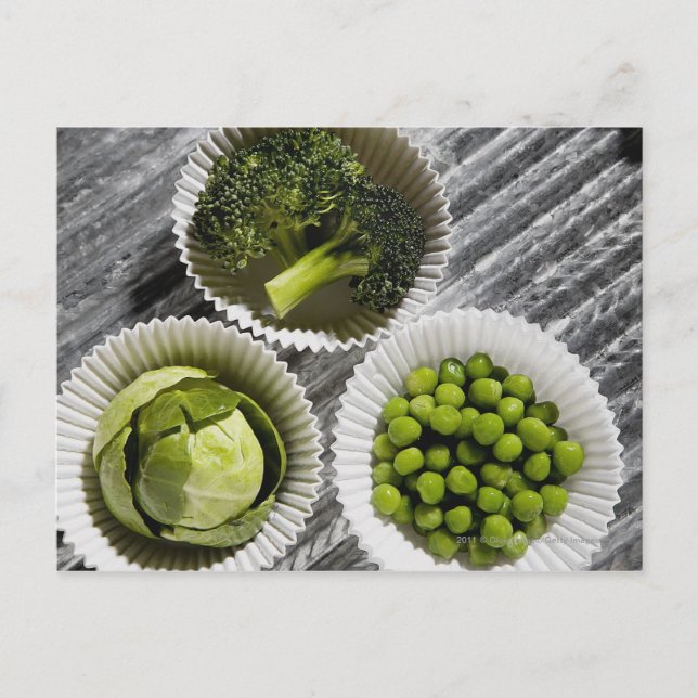 Postal Vista de alto ángulo de las verduras en tazas de p (Anverso)