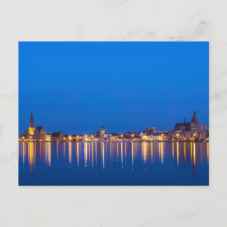 Postal Vista de la ciudad de Rostock en Alemania de noche