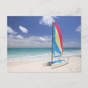 Postal Vista de la playa con velero
