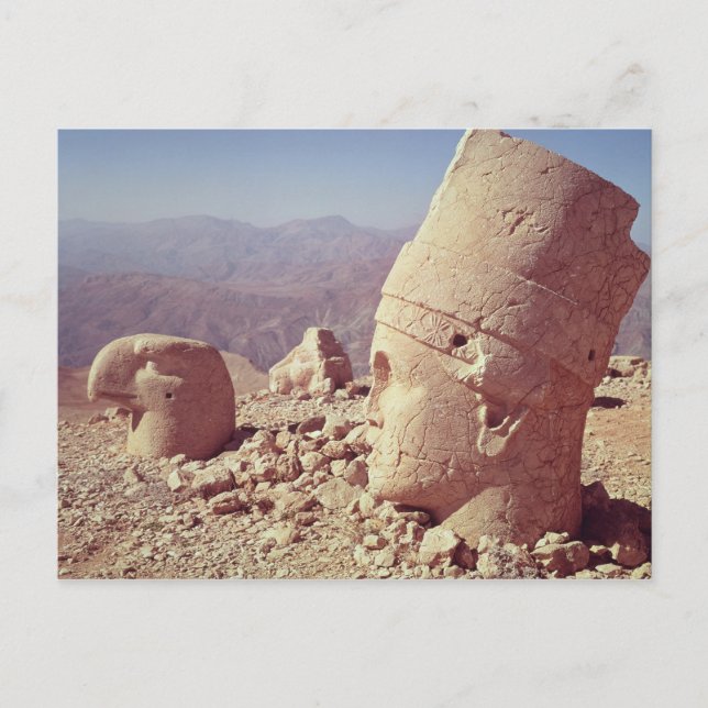 Postal Vista de una cabeza colosal y un águila (Anverso)