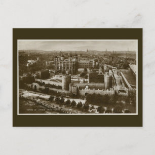 Postal Vista inusual de la Torre de Londres.