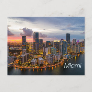 Postal Vista nocturna del centro de Miami, Florida