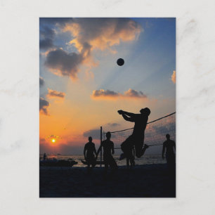 Postal Voleibol de playa al atardecer