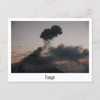 Postal Vulkan Fuego in Guatemala beim Sonnenuntergang