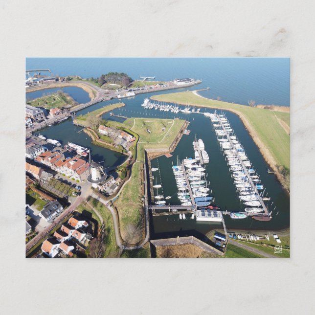 Postal Willemstad in Nederland met moderne haven. (Anverso)