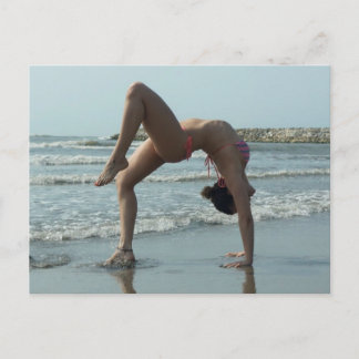 Postal Yoga en la foto de la playa