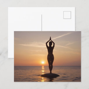 Postal Yoga en la playa