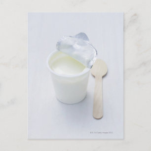 Postal Yogur en taza disponible abierta