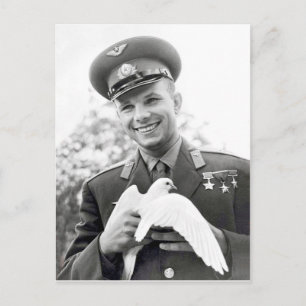 Postal Yuri Gagarin con paloma blanca, símbolo de la paz,