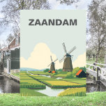 Postal Zaandam, Países Bajos Molinos de Viento Viaje Vint<br><div class="desc">Sumérgete en el encanto pintoresco del campo holandés con esta postal vintage que presenta los icónicos molinos de viento de Zaandam. Estos molinos históricos, situados en medio de campos verdes y vías fluviales tranquilas, capturan la esencia de la vida tradicional holandesa. Con su diseño retro, esta postal te invita a...</div>