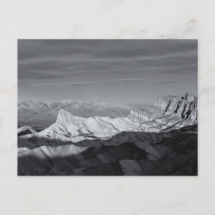 Postal Zabriskie Point en Valle de la Muerte en blanco y 