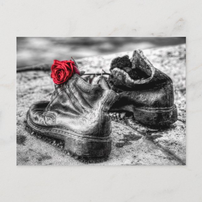 Postal Zapatos En La Orilla Del Danubio (Anverso)