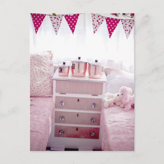 Postales de dormitorio rosado con decoración de ca (Anverso)