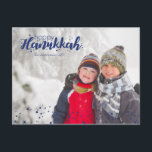 Postales felices de la foto de las burbujas de la<br><div class="desc">Las postales felices elegantes y lindas de la foto del día de fiesta de las burbujas de la nieve de Jánuca son perfectas para todos sus amigos y familia estas vacaciones. Modifique el texto para requisitos particulares con su apellido y el año e intercambie hacia fuera la imagen por una...</div>