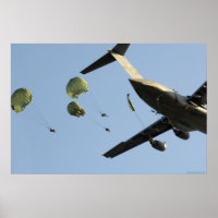 82.º salto aéreo del Poster C-17