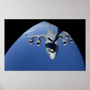 Póster A C-17 Globemaster III recibe combustible 2