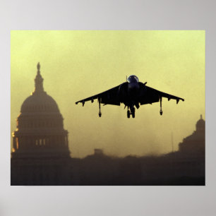 Póster A Harrier jet landing on the Mall at dawn with