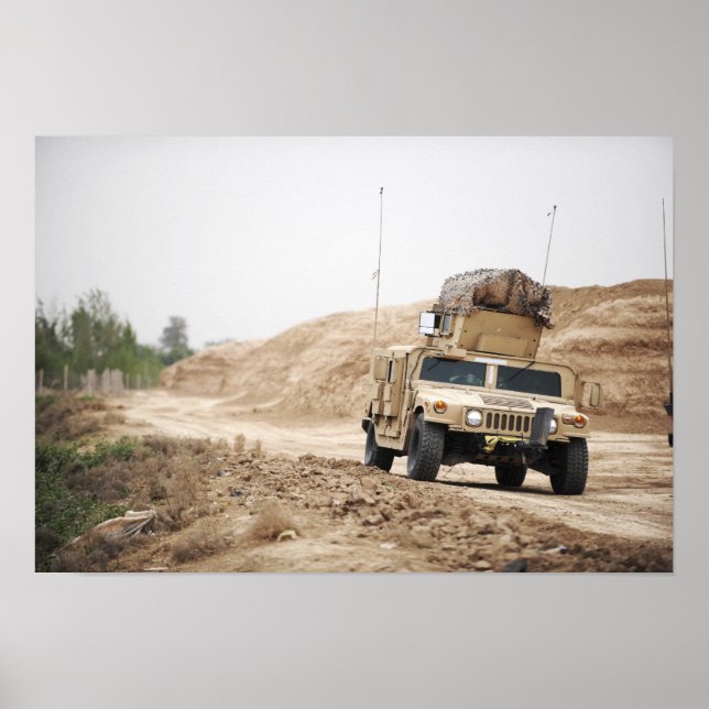 Póster A Humvee conduce la seguridad (Frente)