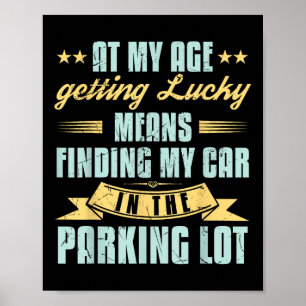 Póster A mi edad tener suerte encontrar coche divertido s