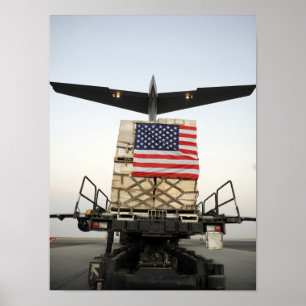 Póster A pallet containing humanitarian relief supplie