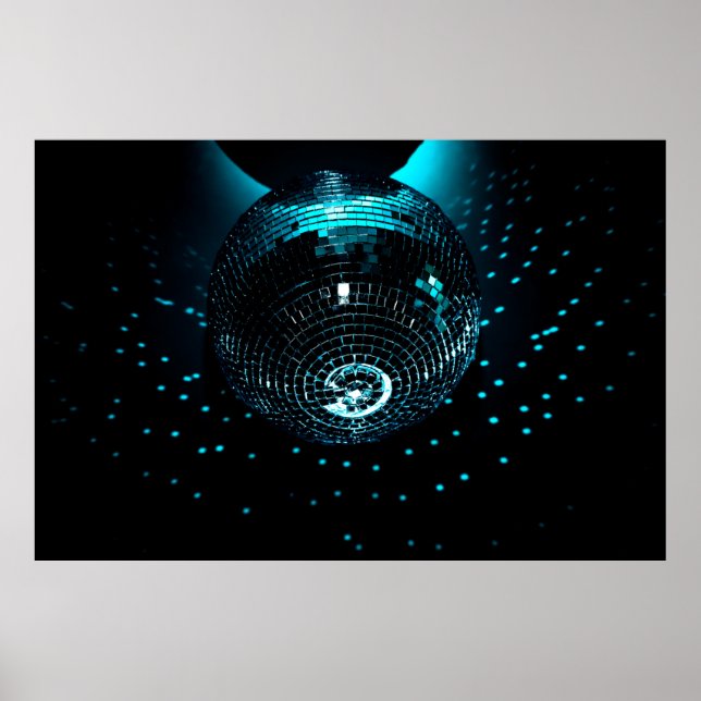 Póster A shiny disco ball hangs on a black background in  (Frente)